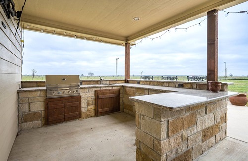 Bryan House | Family-Friendly 3 Bedroom House with Outdoor Entertainment