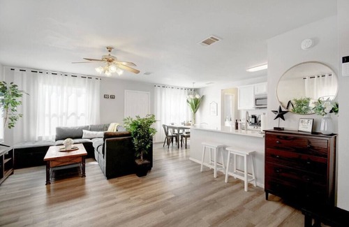 Austin House | Ideal 3 Bedroom House with Tesla Charger and Family Amenities