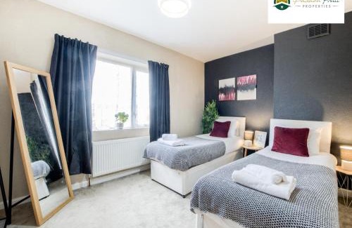 Binley Apartment | Pet-Friendly 3 Bedroom House Near Coventry City Centre