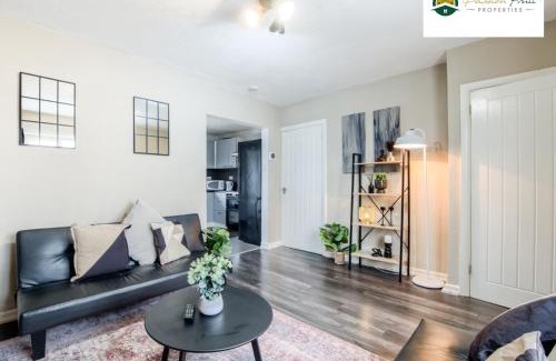 Binley Apartment | Pet-Friendly 3 Bedroom House Near Coventry City Centre