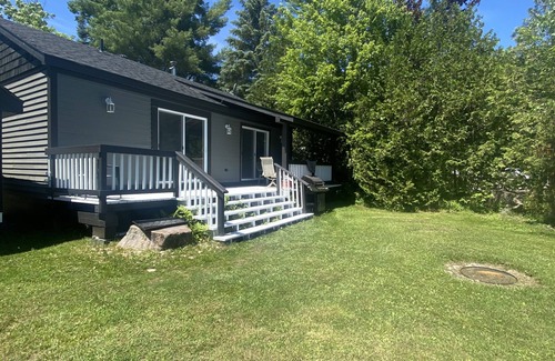 Utterson Cottage | Serene 3 Bedroom Lakefront Cottage with Breathtaking Views