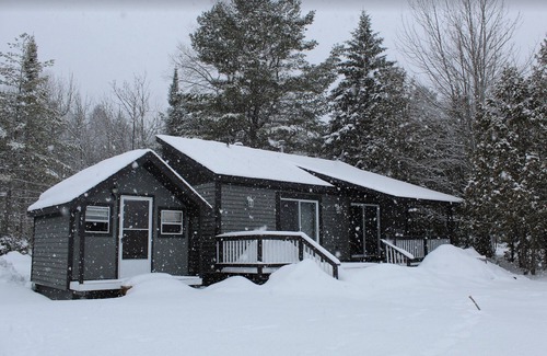 Utterson Cottage | Serene 3 Bedroom Lakefront Cottage with Breathtaking Views