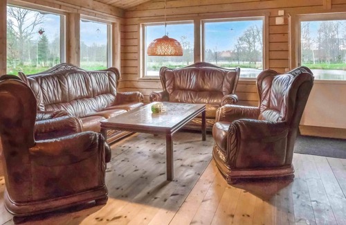 Horby House | Quaint Countryside Retreat by a Private Fishing Lake