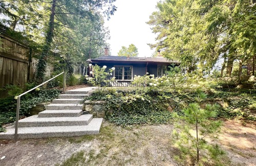 Grand Bend Cottage | Family-Friendly 3 Bedroom Lakefront Cottage with Beach Access