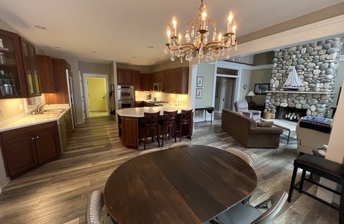 Oscoda House | Exquisite 3 Bedroom Lakefront Home on Beautiful Lake Huron