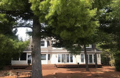Oscoda House | Exquisite 3 Bedroom Lakefront Home on Beautiful Lake Huron