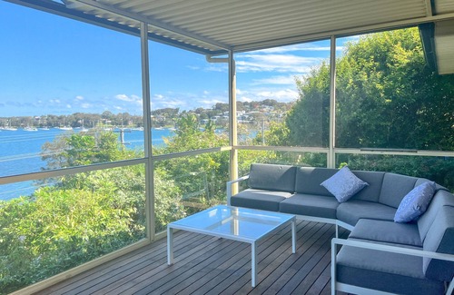 Arcadia Vale House | Family-Friendly Lakeside Retreat with Spectacular Views