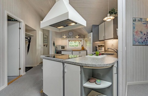 Dannemare House | Cozy Vacation Home with Oceanfront Views and Spa Amenities