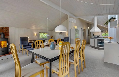 Dannemare House | Cozy Vacation Home with Oceanfront Views and Spa Amenities