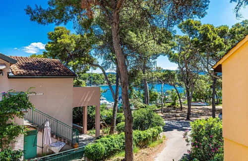 Jadrija House | Cozy Two-Story Cottage with Ocean and Lake Views