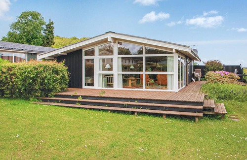Bjert House | Ideal 3 Bedroom Retreat in Bjert with Ocean Views