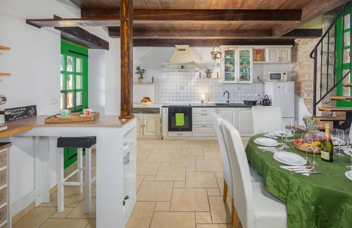 Sorici House | Comfortable 3 Bedroom Retreat in Sorici with Private Pool