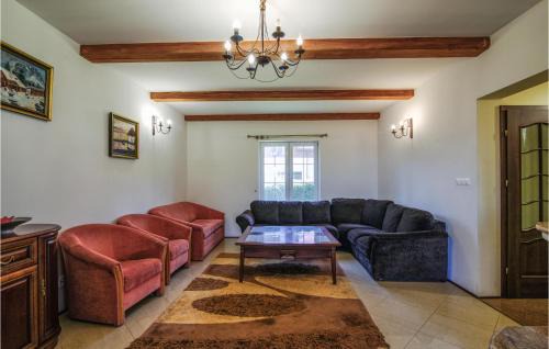 Morag House | Cozy Home in Bogaczewo with Kitchen and Pet-Friendly Perks