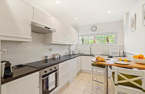 Clapham House | Cozy 3 Bedroom Mews Home in Clapham Common - Sleeps 5
