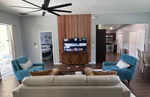 Oviedo House | Modern 3-Bedroom Pool Home Near UCF with Exceptional Amenities