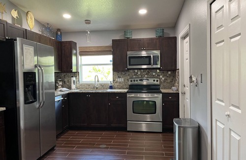Oviedo House | Modern 3-Bedroom Pool Home Near UCF with Exceptional Amenities