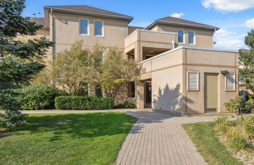 The Blue Mountains Apartment | Family-Friendly 3 Bedroom Condo Steps from Village