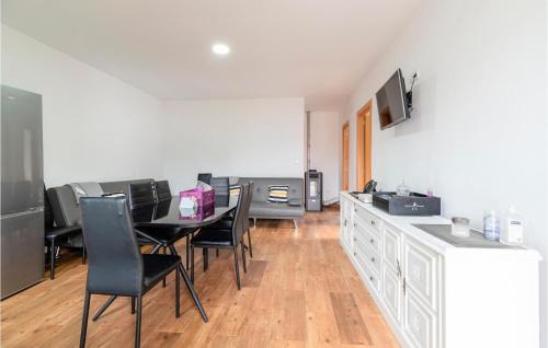 Arnoia Apartment | Inviting 3 Bedroom Apartment Ideal for Family Getaways