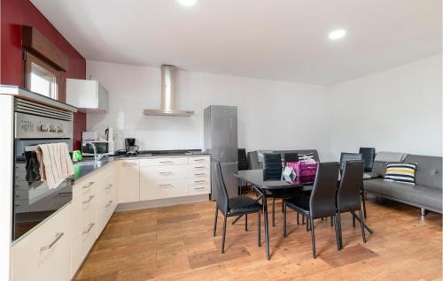 Arnoia Apartment | Inviting 3 Bedroom Apartment Ideal for Family Getaways