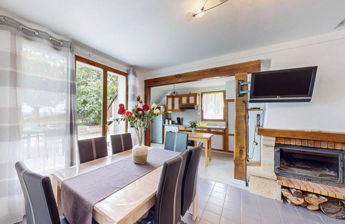 Mesnil-Saint-Pere House | Idyllic Family Retreat Steps from the Lake with Spa Access
