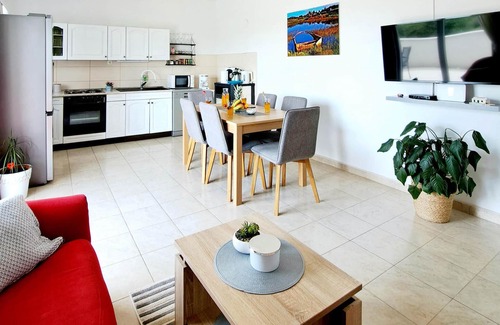 Marina House | Relaxing 3 Bedroom Retreat with Pool in Blizina Gornja