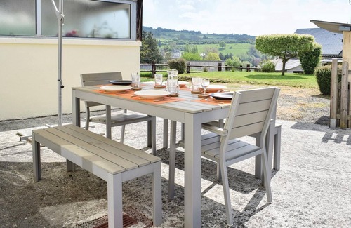 Pont-d'Ouilly House | Cozy 3-Bedroom Retreat in Pet-Friendly Pont d'Ouilly