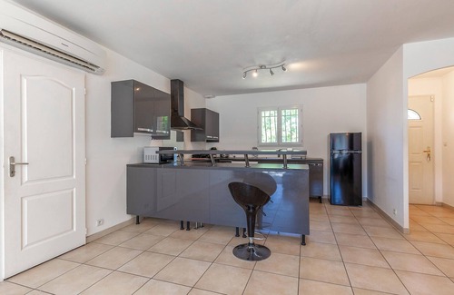 Plan-d'Orgon House | Retreat to a Peaceful Vacation Home with Spa & Breakfast