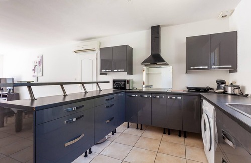 Plan-d'Orgon House | Retreat to a Peaceful Vacation Home with Spa & Breakfast