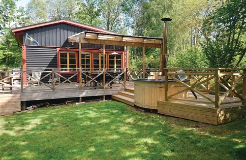 Fjalkinge House | Comfortable 3 Bedroom Retreat in Fjälkinge with Spa & Views