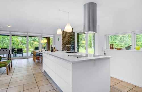 Grena Strand House | Spacious 3 Bedroom Retreat with Ocean Views in Grenaa