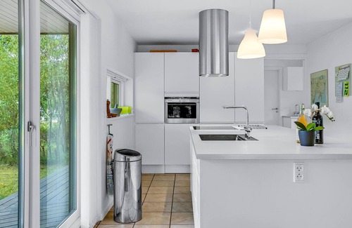 Grena Strand House | Spacious 3 Bedroom Retreat with Ocean Views in Grenaa