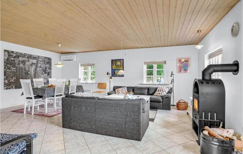 Læsø House | Inviting Home in Ls with Wifi, Pet & Child Friendly