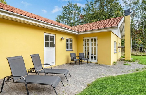 Læsø House | Inviting Cottage with Private Garden and Ocean Views