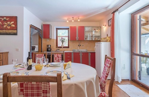 Pomer House | Family-Friendly 3 Bedroom Stay with Oceanfront Views in Pula