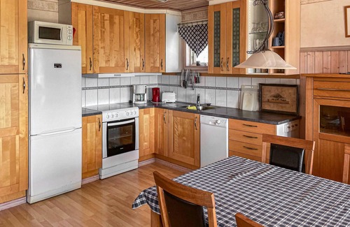 Flattinge House | Scenic Cottage with Lake View in Småland, Pet Friendly