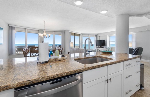 Ormond-by-the-Sea Condo | Beachfront Condo with Panoramic Ocean Views - VanLee306