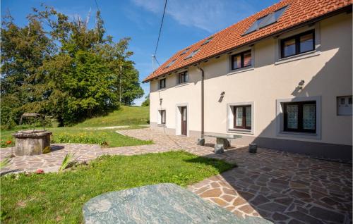 Ajdovscina House | Welcoming Home in Col with Kitchen & Family-Friendly Amenities