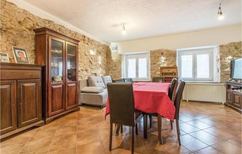 Ajdovscina House | Welcoming Home in Col with Kitchen & Family-Friendly Amenities