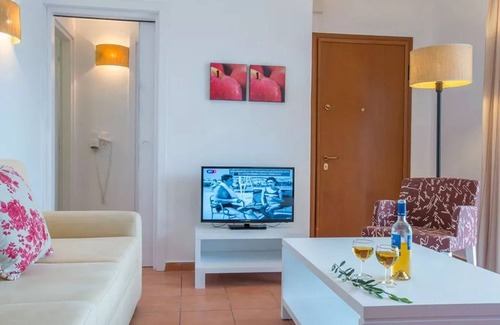 Ieromonachos Hotel | Experience a 3 Bedroom Pool Suite with Ocean View