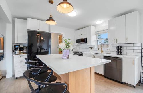 Pointe aux Roches House | Relaxing Poolside Paradise: 3-Bedroom Retreat Near Marina