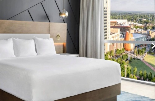 Castleberry Hill Condo | Downtown Atlanta 3 Bedroom Presidential for Families