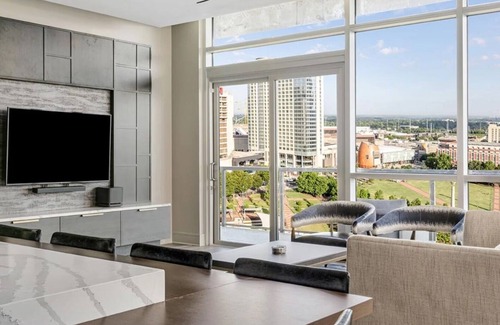 Castleberry Hill Condo | Downtown Atlanta 3 Bedroom Presidential for Families