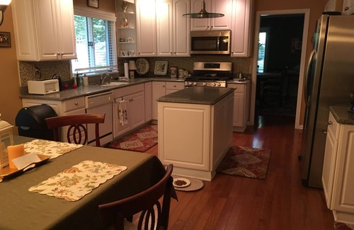 Prospect House | Top-Rated 3 Bedroom Ranch in Historic Prospect