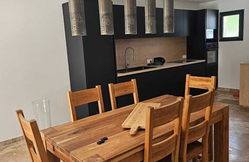 Mollans-sur-Ouveze Villa | 3-bedroom riverside villa with pool and view of mont ventoux