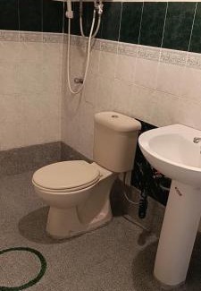 Taman Tanjung Apartment | Seaside Comfort: 3 Bedroom Condo at Glory Beach Resort