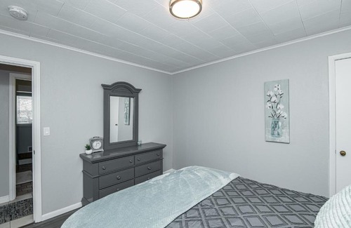 East Side Pioneers Apartment | Family-Friendly 3 Bedroom Retreat near Mayo Clinic