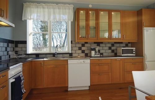 Tomelilla House | Inviting 3 Bedroom Stay in Tomelilla with Lake Views