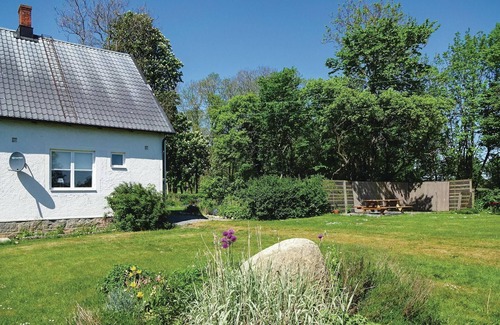 Tomelilla House | Inviting 3 Bedroom Stay in Tomelilla with Lake Views