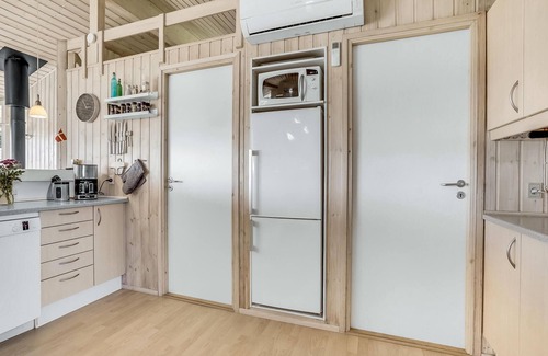 Lonstrup House | Spacious 3 Bedroom Accommodation with Ocean View in Hjørring