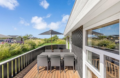 Lonstrup House | Spacious 3 Bedroom Accommodation with Ocean View in Hjørring